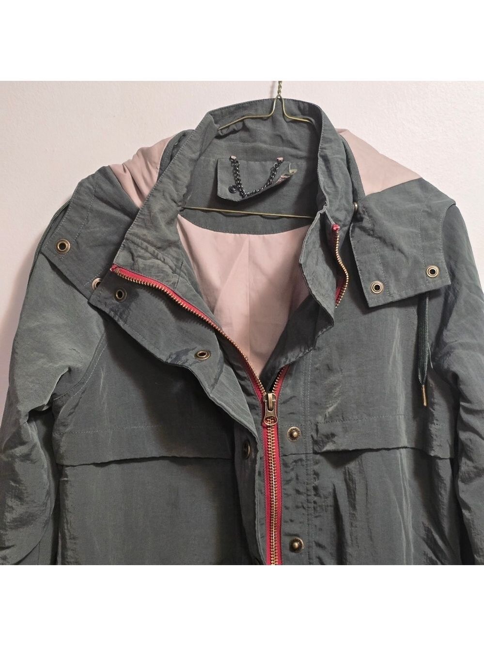 Detachable Hooded Waterproof Utility Military Jacket With Deep Red Zipper Size M - Picture 2 of 10